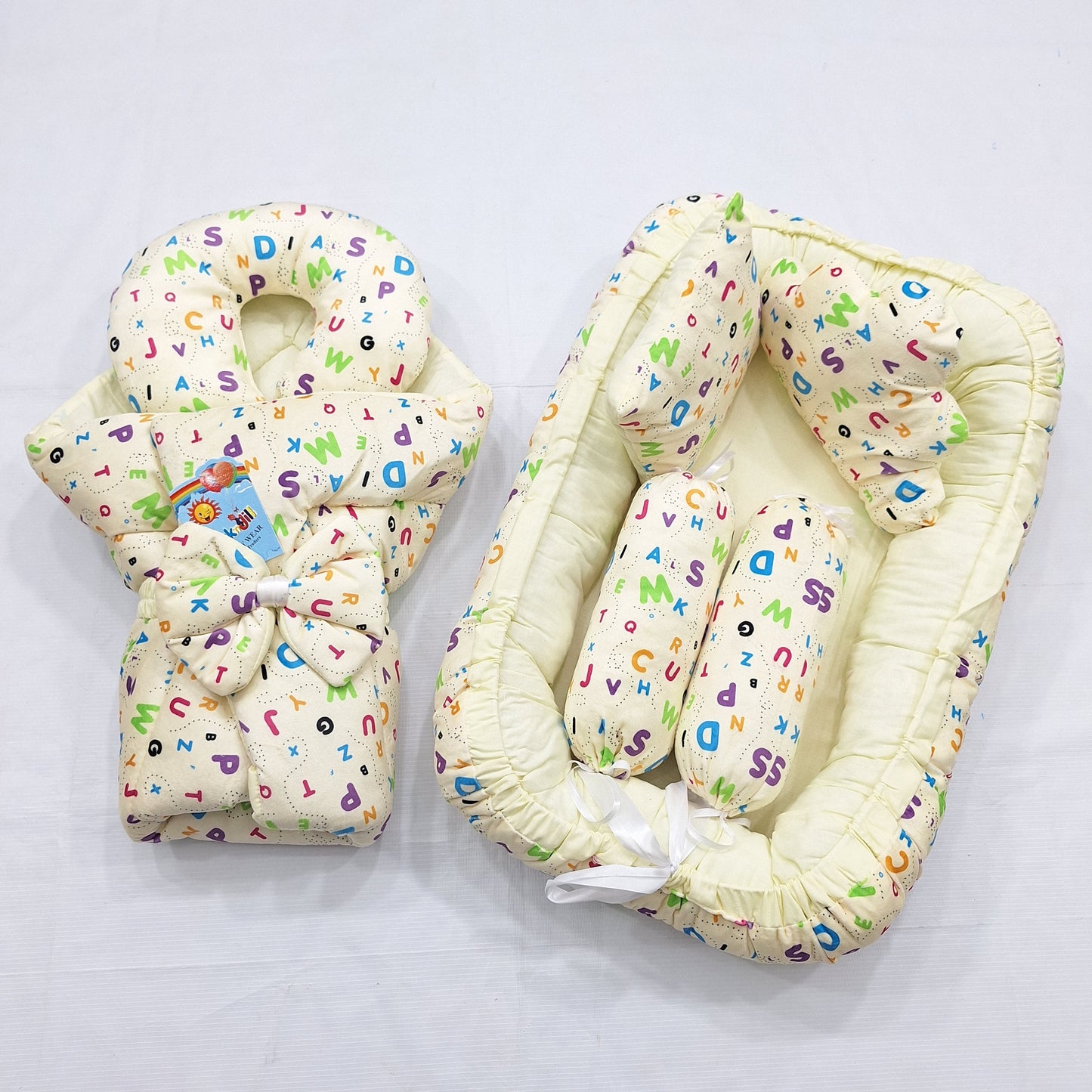 7 Pieces - Velvet Snuggle Bed - Alphabets