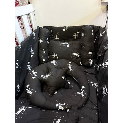 8 Pieces Cot Bedding Set - Astronaut - Black