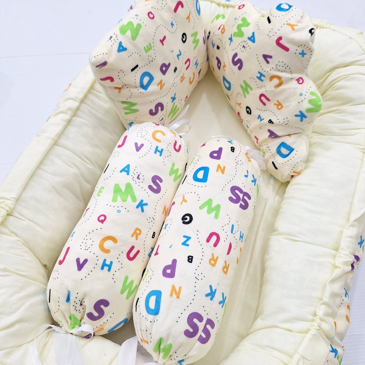 7 Pieces - Velvet Snuggle Bed - Alphabets