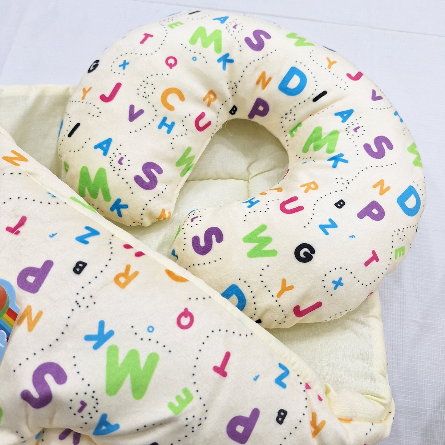 7 Pieces - Velvet Snuggle Bed - Alphabets